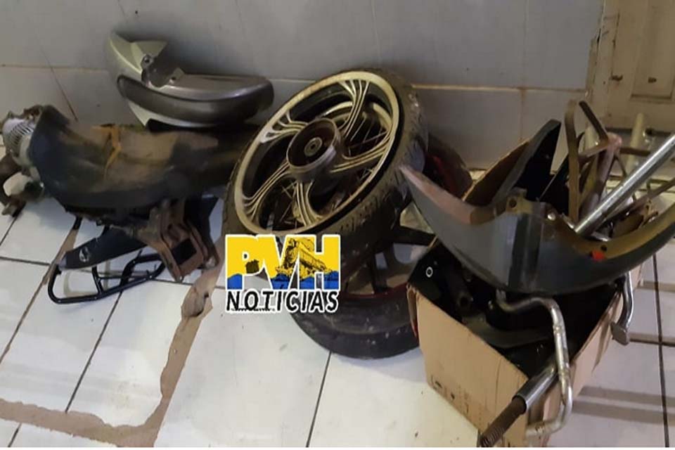 Jovem é preso com duas motos furtadas em residência usada como desmanche 