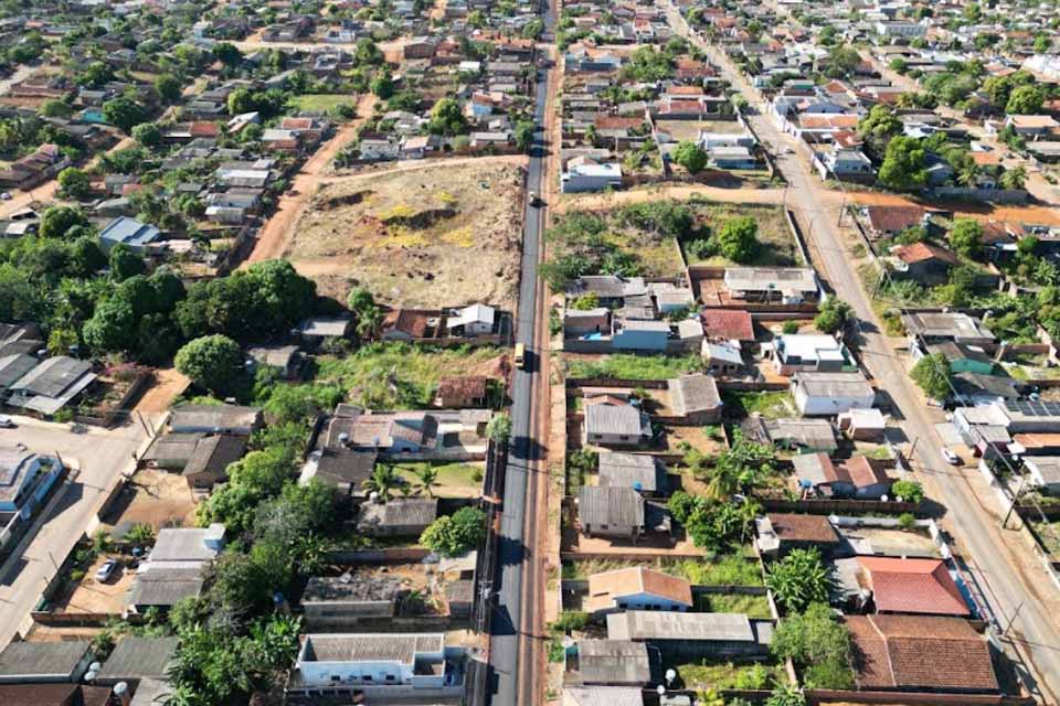 Prefeitura de Jaru asfalta rua Daniel da Rocha, no Setor 07