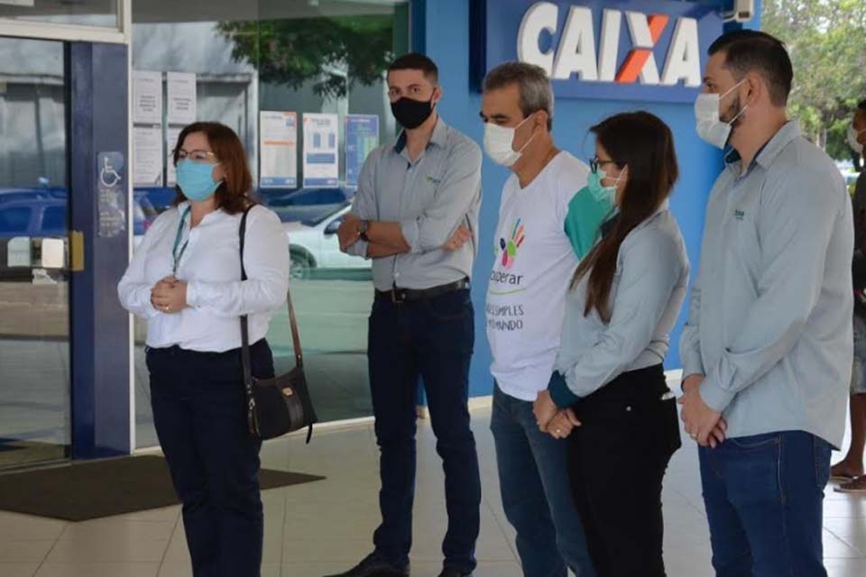 Parceria entre voluntários, instituição de ensino e cooperativa de crédito doam 602 EPIs à Prefeitura