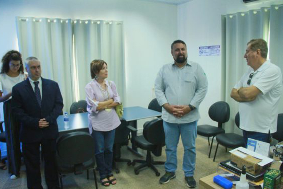 Comissão espanhola conhece processamento do pescado em frigorífico no município