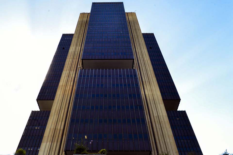 Entidades do setor produtivo e sindicatos criticam manutenção da Selic