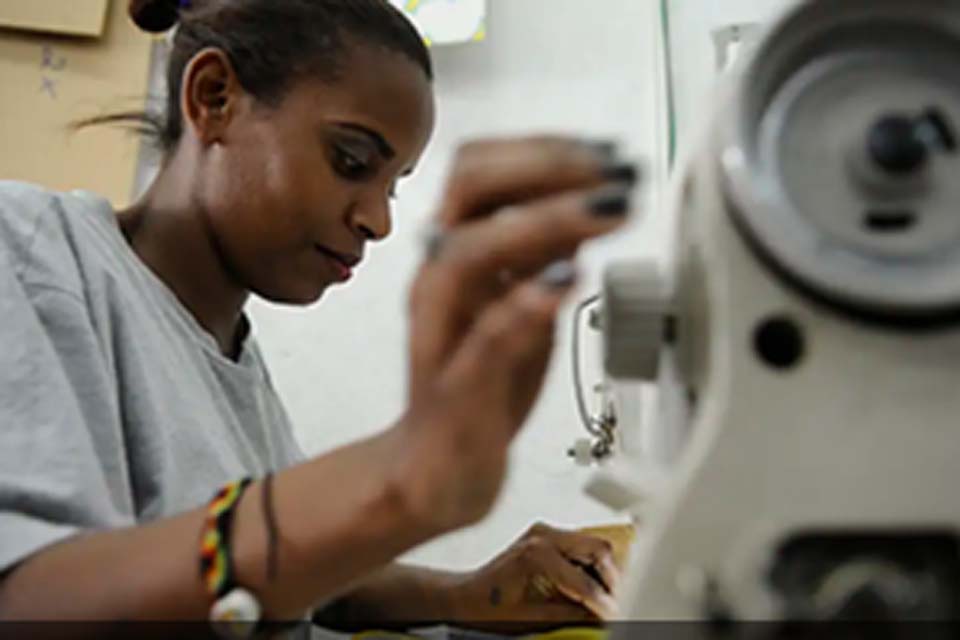 Serviços crescem 0,3% em março, na segunda alta seguida