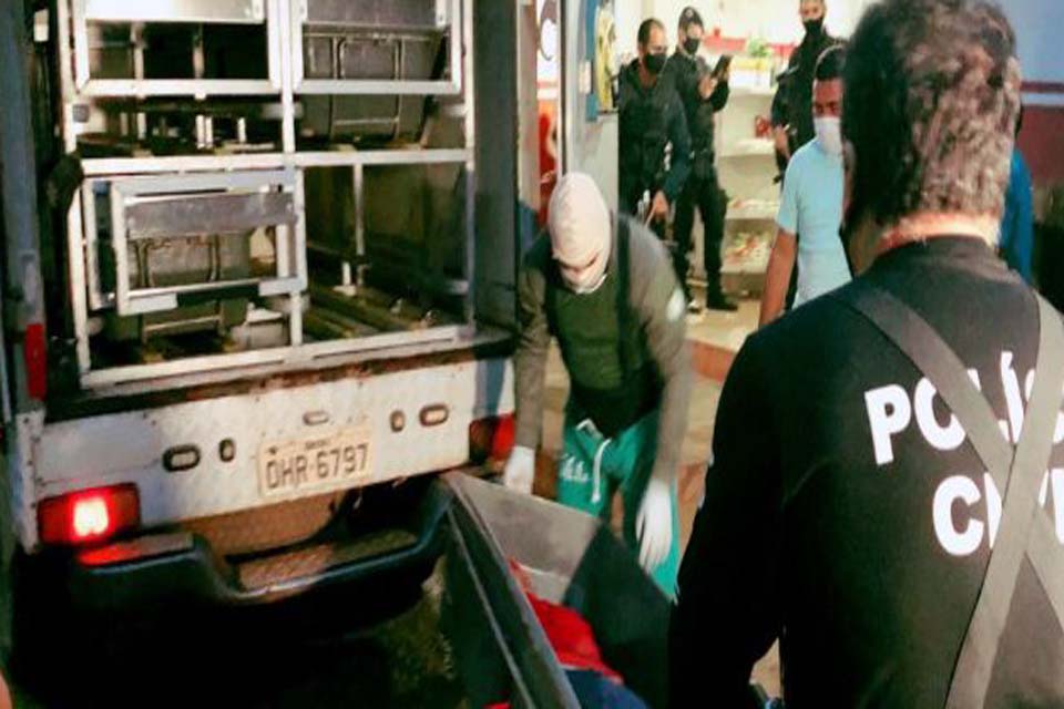  Adolescente é executado a tiros dentro de comércio na zona leste