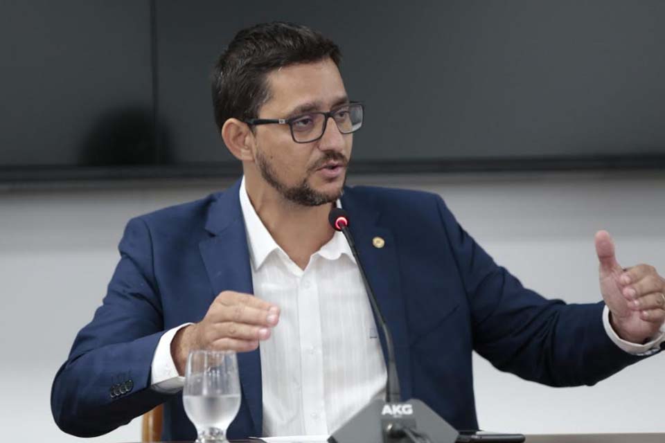 Deputado Anderson Pereira cobra informações sobre fechamento de base da PM no bairro Aponiã