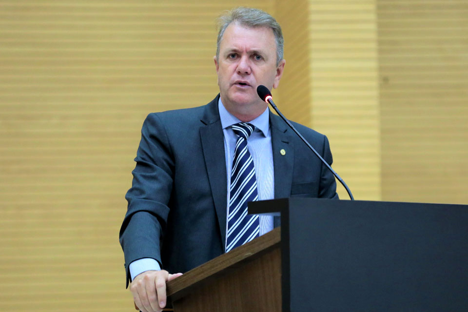 Luizinho Goebel cobra ações para proteger empresas de transporte escolar e os empregos que o setor gera