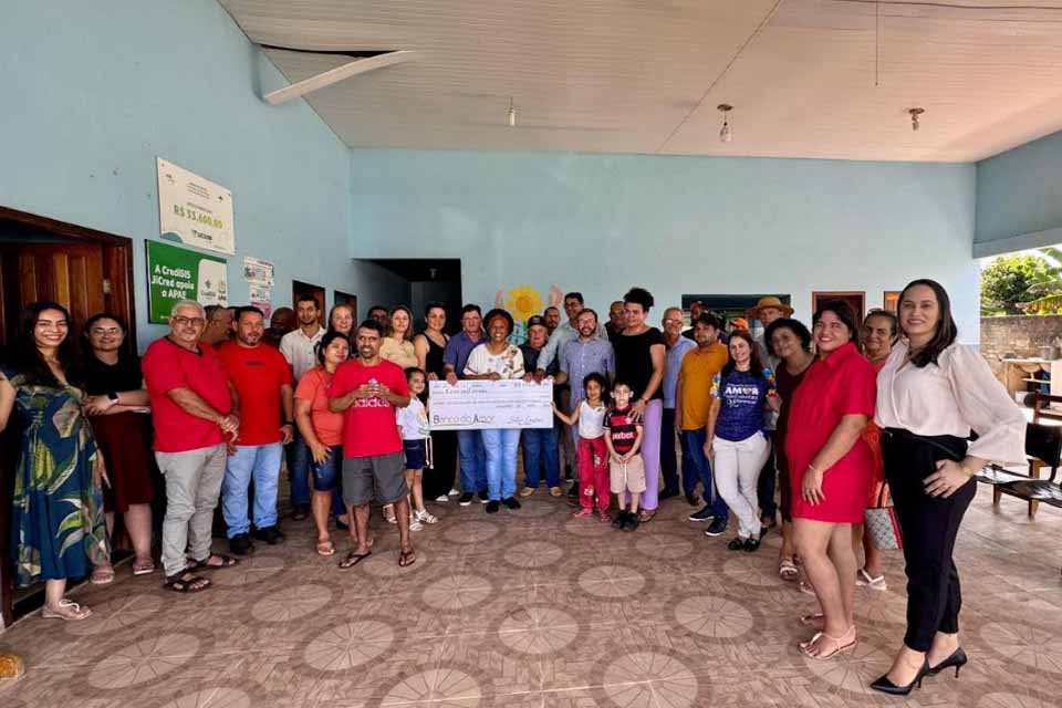 Deputada Sílvia Cristina participa da entrega de R$ 100 mil à Apae de Urupá