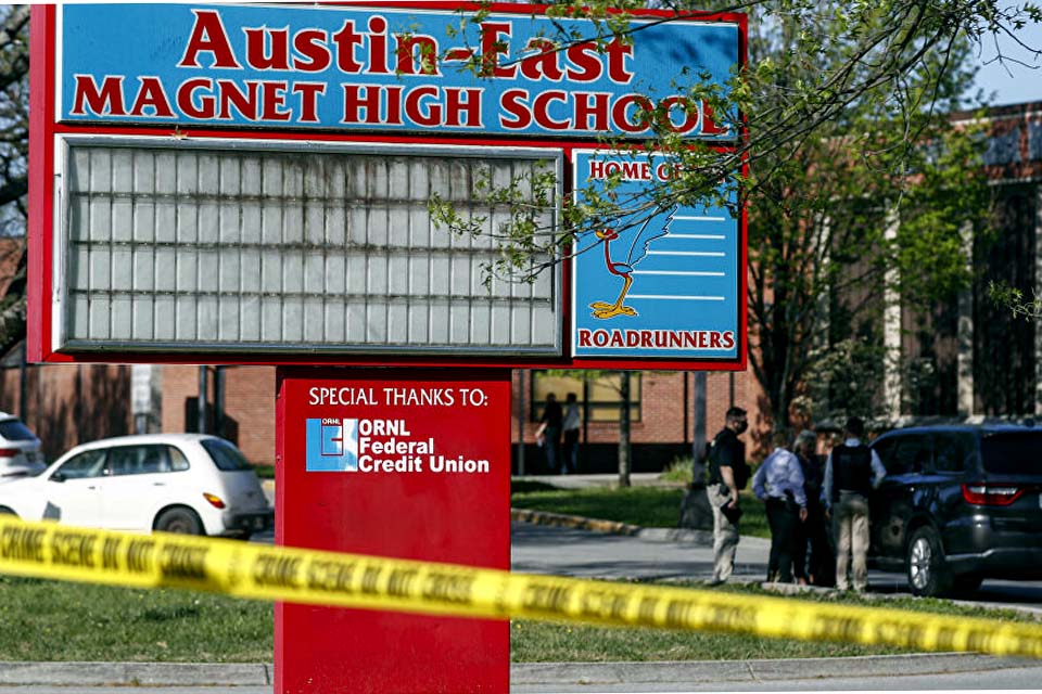 Tiroteio em escola do Tennessee deixa 1 morto e policial ferido