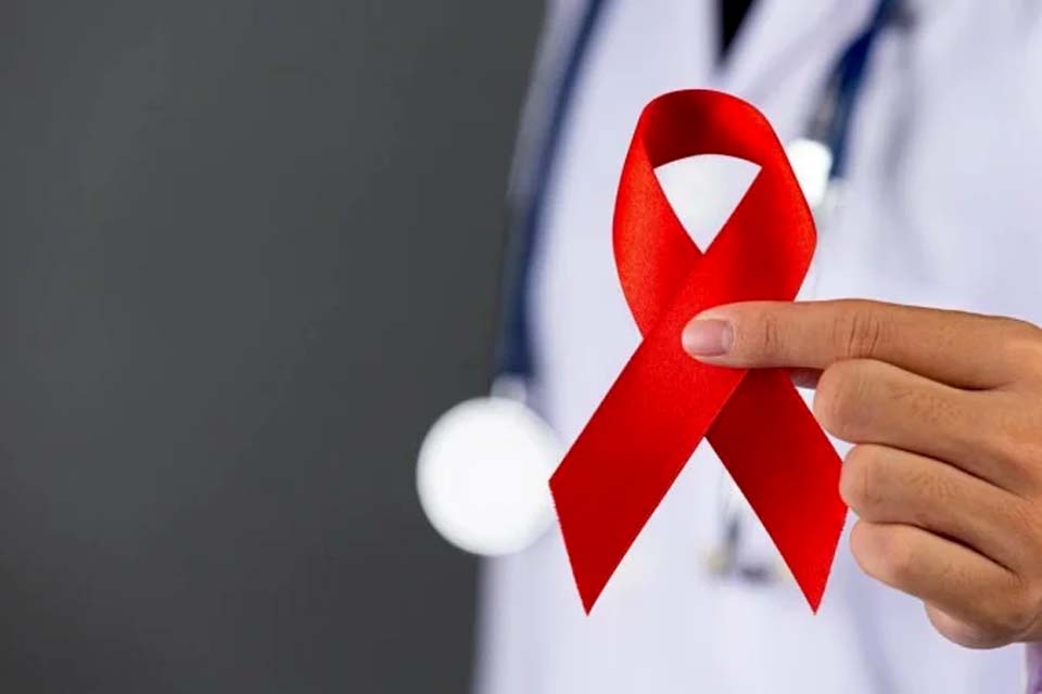 Aids matou uma pessoa por minuto no mundo em 2022, diz Unaids