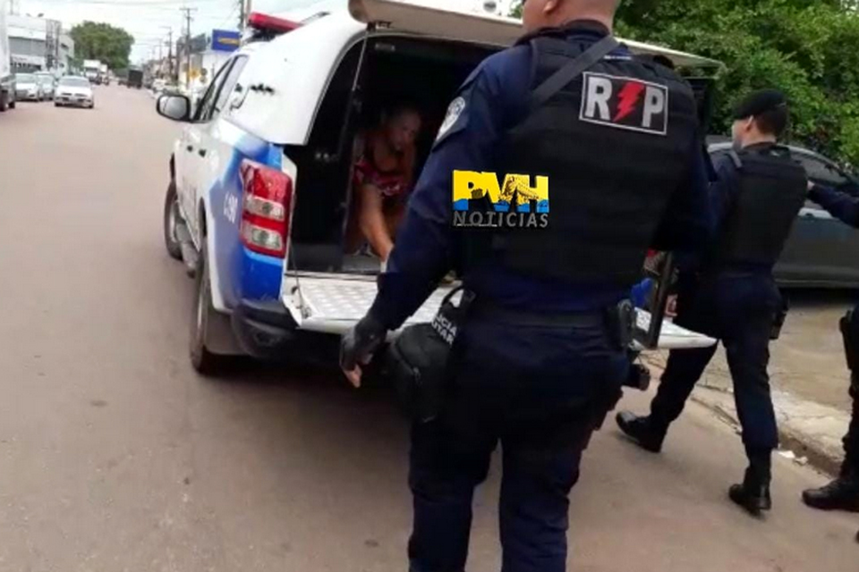 Travesti é esfaqueada em disputa por ponto de prostituição 