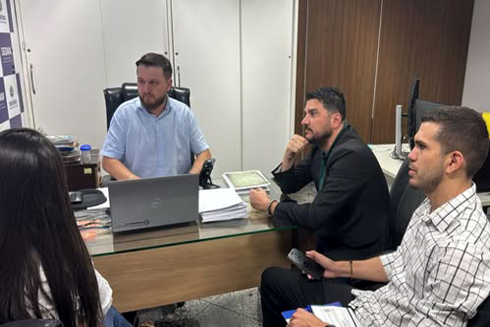 Jean Mendonça busca parcerias na SEDAM para desenvolvimento de Primavera de Rondônia