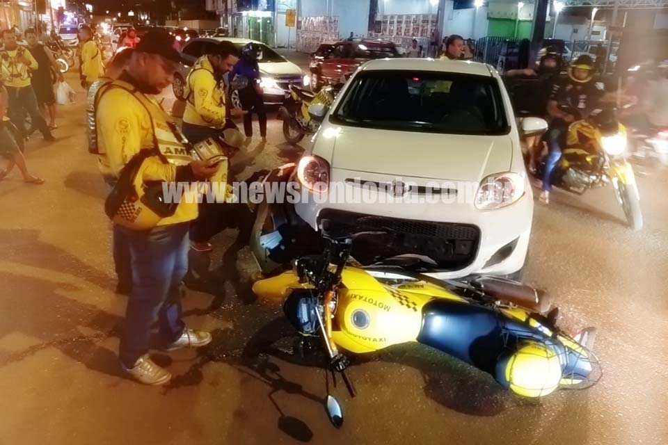 Mototaxista fica ferido em colisão frontal com carro na Zona sul 