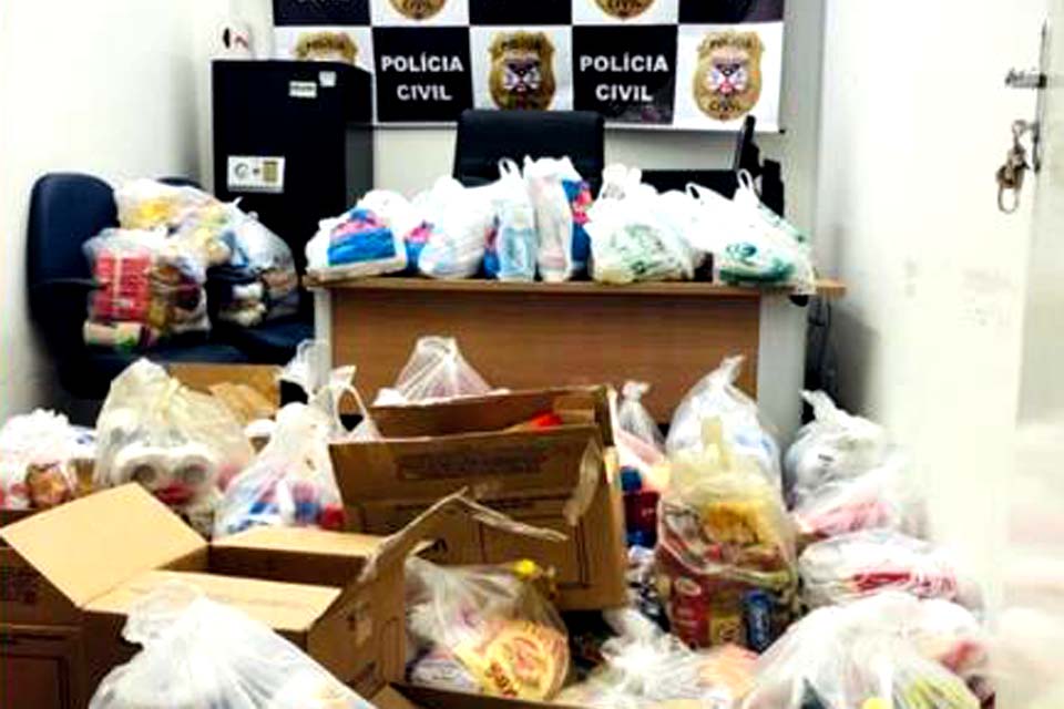 Ao receberem primeira dose da vacina contra Covid, servidores da Polícia Civil doam meia tonelada de alimentos