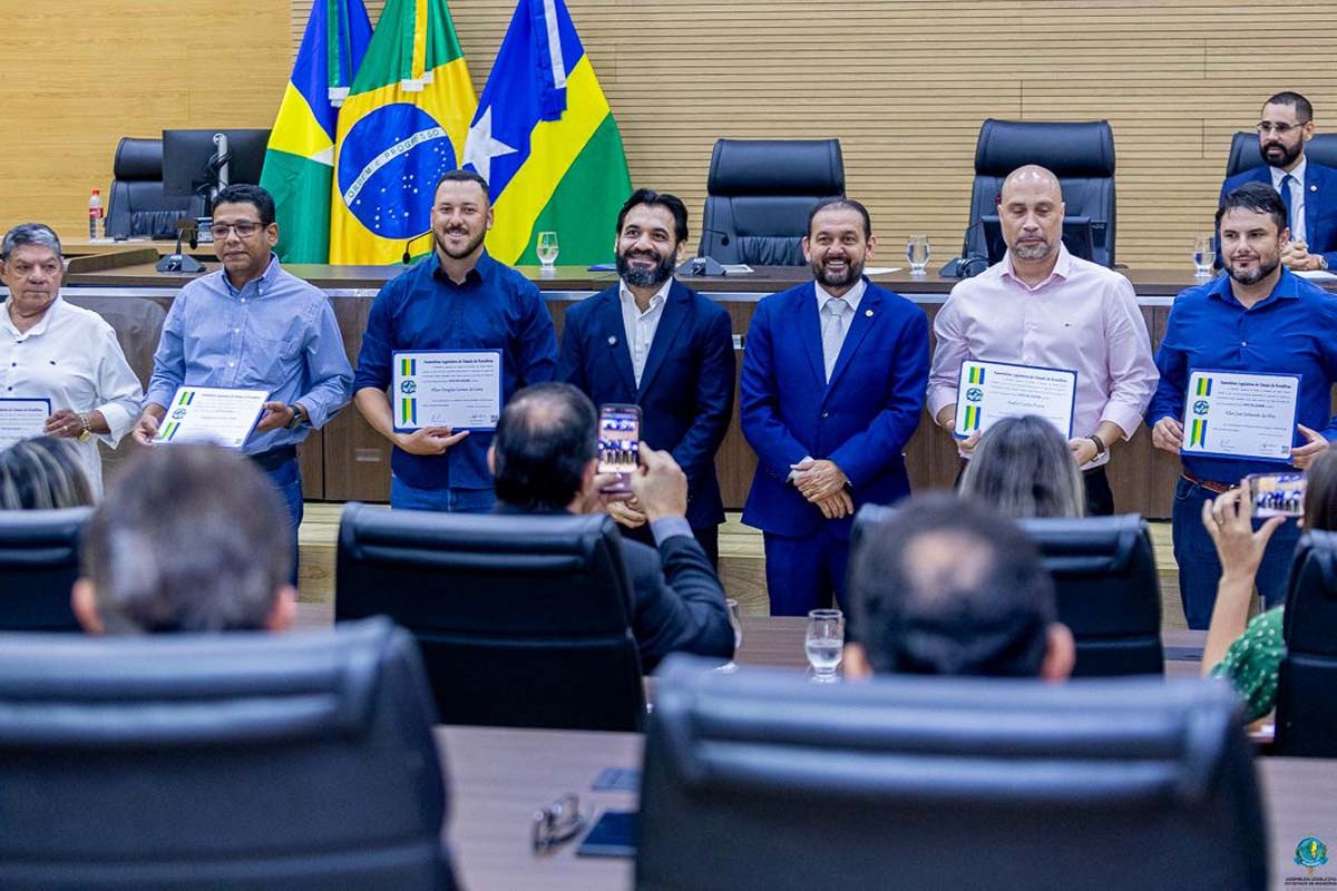 Laerte Gomes homenageia servidores do DER-RO e entrega Título de Cidadão Honorário ao coronel Eder Fernandes
