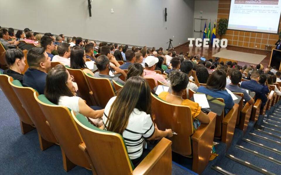 TCE-RO promove curso sobre gestão e governança para vereadores e servidores de câmaras municipais