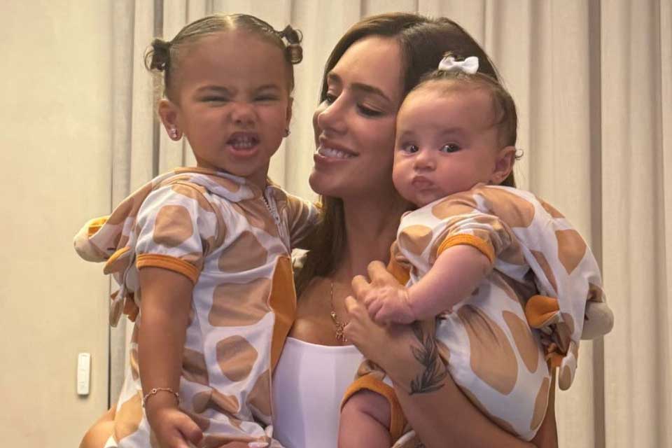 Após rumores de crise, Neymar publica foto de Bruna Biancardi com as filhas: “Mamãe com as nossas girafinhas”