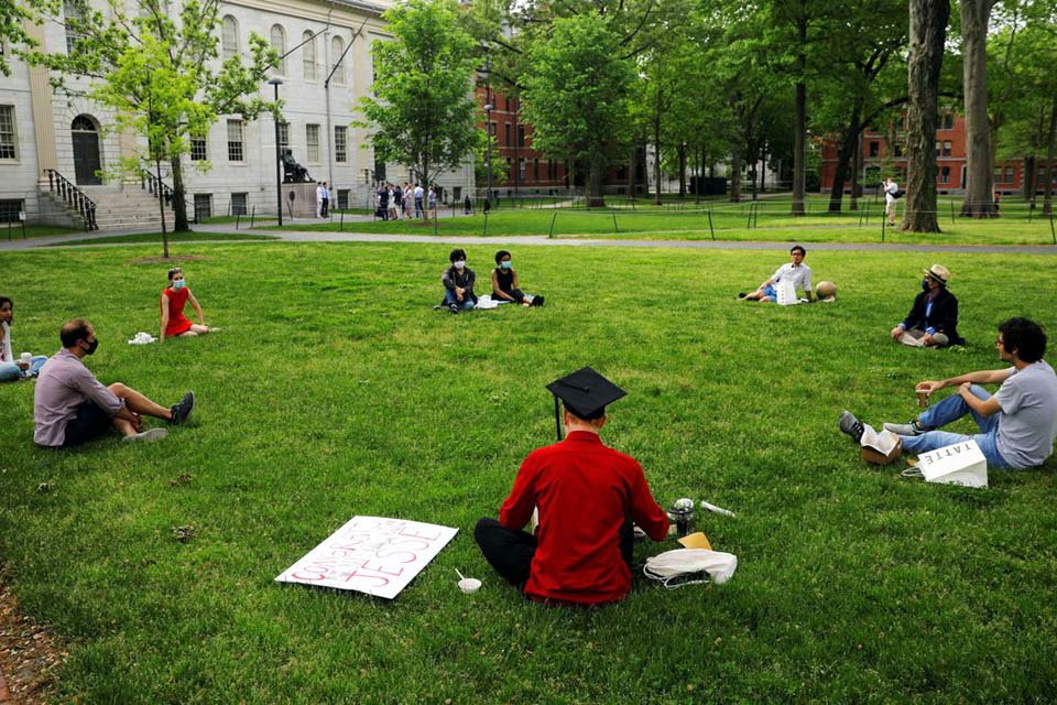 Califórnia recua em plano de reabertura com expansão do coronavírus