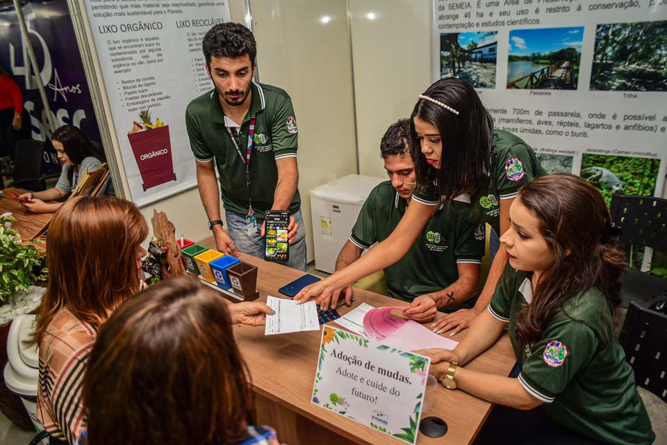 Visitantes recebem orientações da Semeia na Expojipa 2022