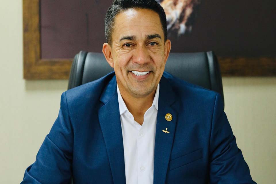 Eyder Brasil garante prorrogação de benefício a policiais militares que atuam nos Colégios Tiradentes