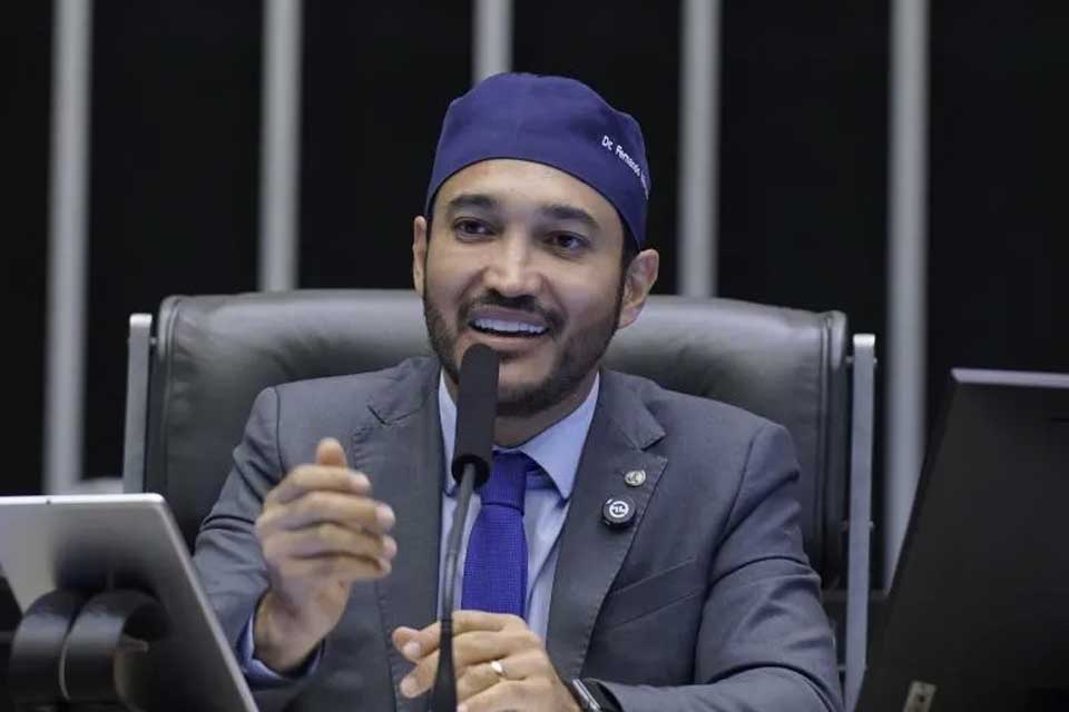 Fernando Máximo anuncia R$ 1 milhão em emendas e elogia gestão da saúde de Cujubim