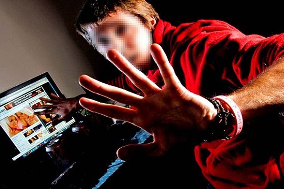 Rondônia é o estado que mais buscou a Bíblia no Google em 17 anos, mas procura por site pornográfico é 54% maior