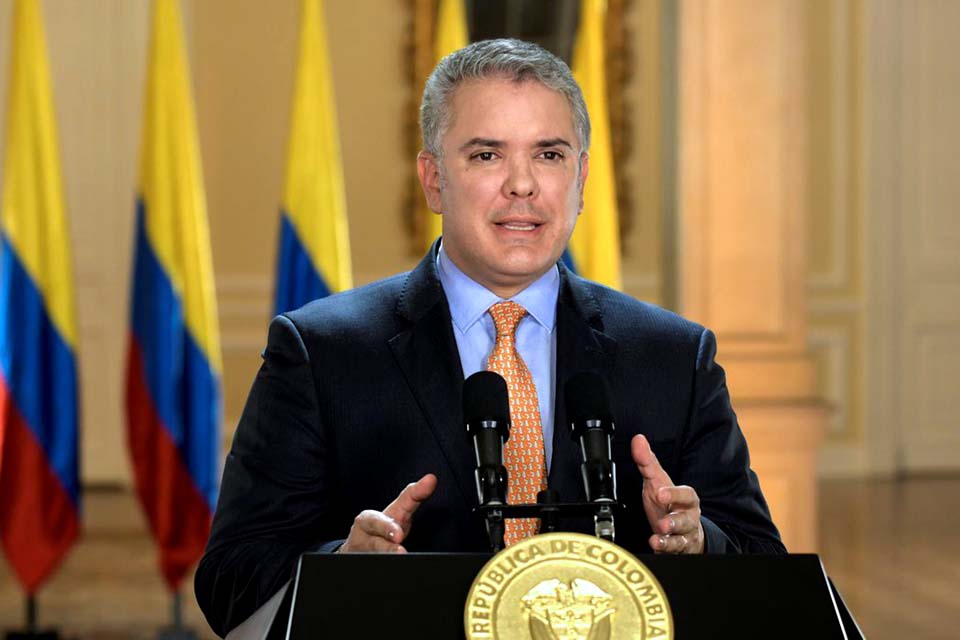 Presidente da Colômbia diz que vai retirar reforma tributária de pauta