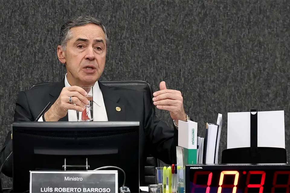 Ministro Luís Roberto Barroso relembra golpe de 64 e defende democracia