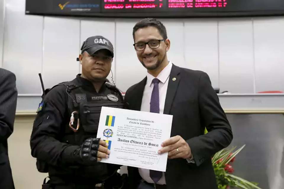 Deputado Anderson realiza sessão solene para entrega de Voto de Louvor a agentes de segurança socioeducativos e policiais penais da Esep  