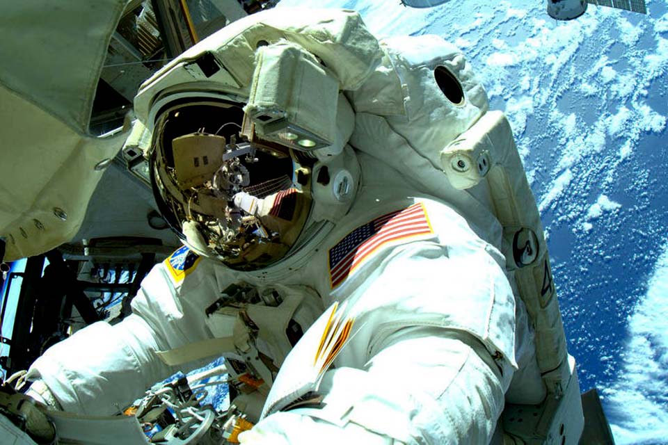 Alface transgênica vai ajudar astronauta a evitar perda de massa óssea