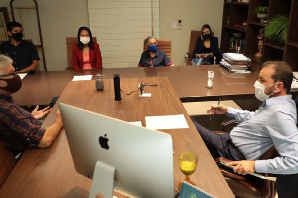 Hildon Chaves assina repasse no valor de R$ 109 mil, para atender 360 crianças do Centro Social Madre Mazzarelo 