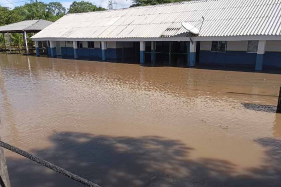 Atividades escolares em unidades do baixo Madeira são paralisadas; calendário escolar será reprogramado para assegurar o cumprimento