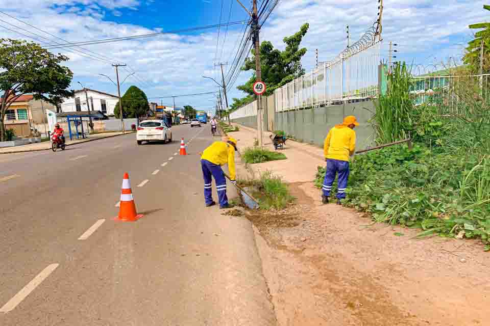 Serviço de limpeza é realizado diariamente em diversos pontos de Porto Velho
