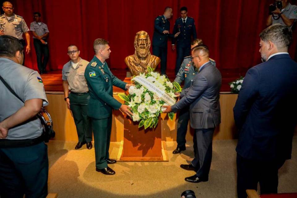 Quarenta e dois militares do Corpo de Bombeiros e Polícia Militar são promovidos durante homenagem a Tiradentes
