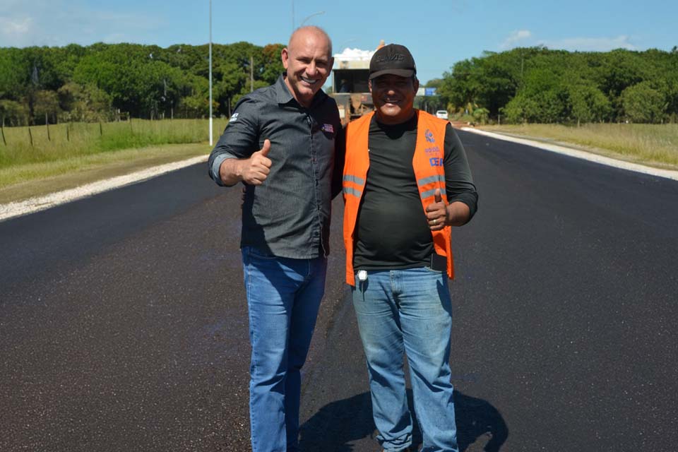 Deputado Ezequiel Neiva celebra a conclusão da restauração da RO-370 e anuncia microrevestimento para o distrito de Guarajus