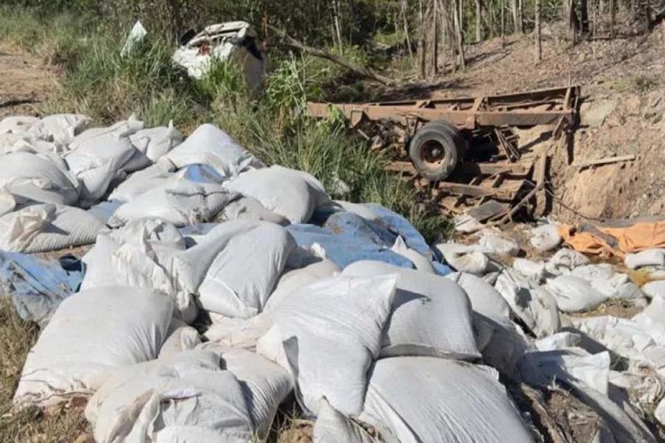 Motorista de caminhão de empresa de Rolim de Moura morre em acidente na BR-435