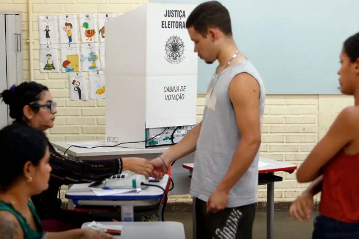 Com envelhecimento da população, eleitorado jovem recua 22% em 16 anos