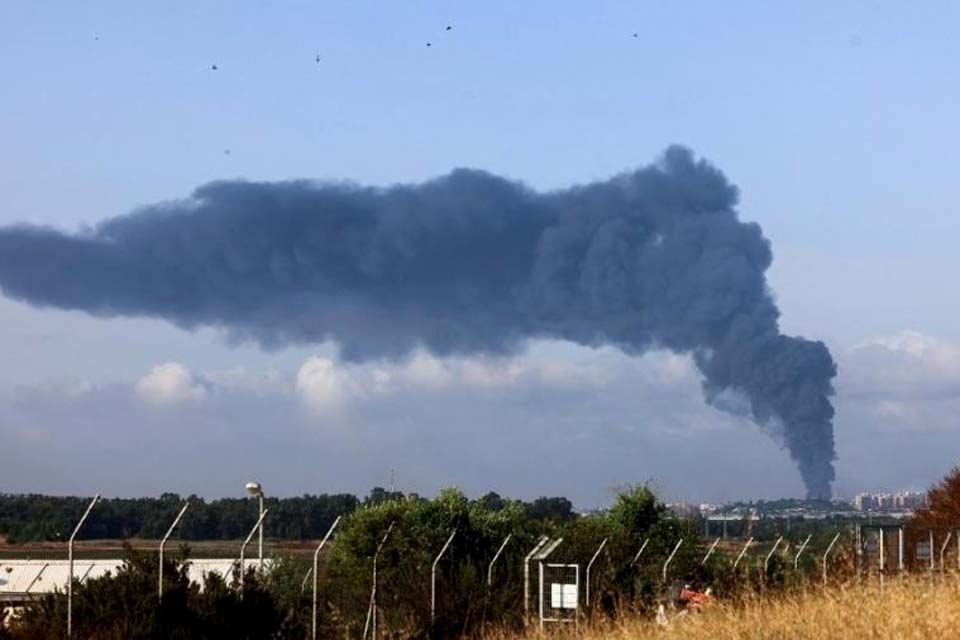 Israel faz ataque contra Gaza e grupo palestino fala em guerra
