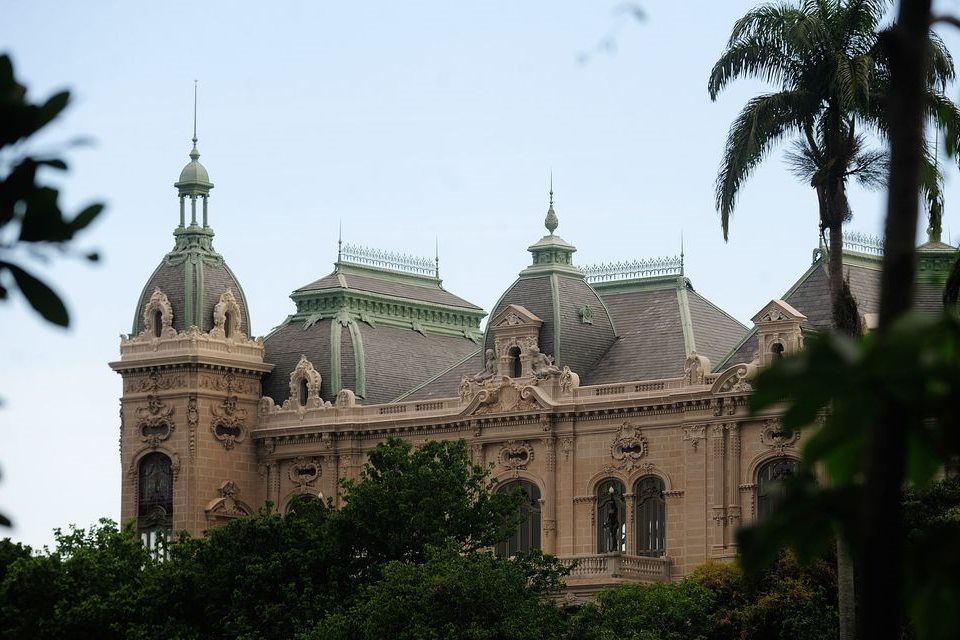 PF faz operação na residência oficial do governador do Rio