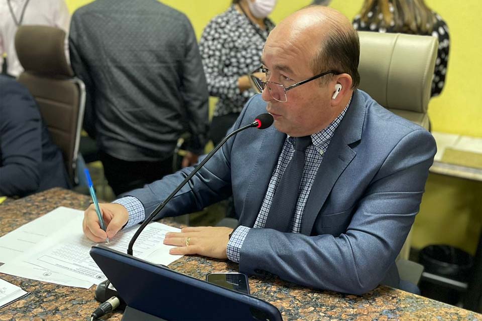 Edwilson Negreiros solicita e Prefeitura de Porto Velho determina limpeza de córrego na zona Sul