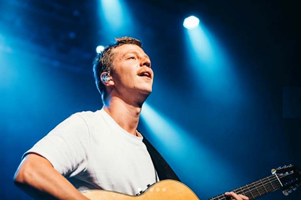 Anitta e cantor Gustavo Bertoni estão se conhecendo melhor