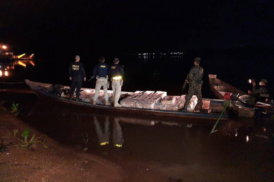 PF e Exército flagram rondonienses levando três toneladas de carne de frango ilegalmente para a Bolívia