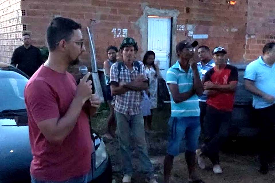 Deputado Anderson tem reunião no bairro Terra Prometida e com presidente da EMDUR entrega oficialmente padrões de energia residencial