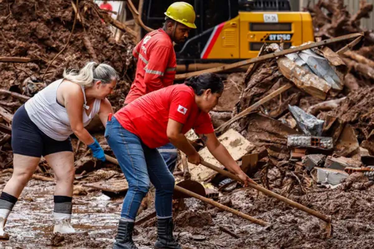 Sobe para 72 o número de mortos nas chuvas em Minas Gerais