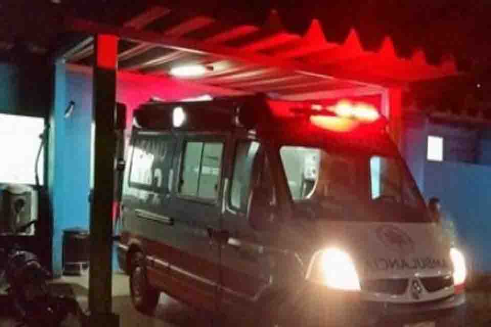 Mulher esfaqueia o marido após encontrar mensagens de outra em seu celular