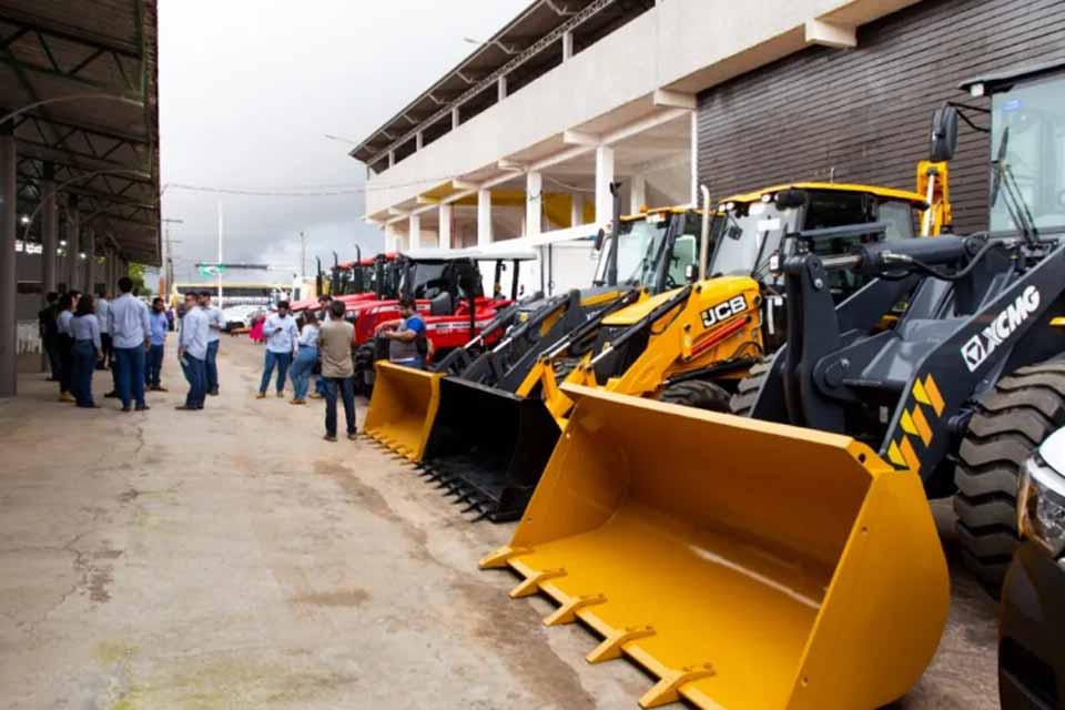 Prefeitura entrega mais de 60 máquinas e equipamentos e fortalece produção da agricultura familiar
