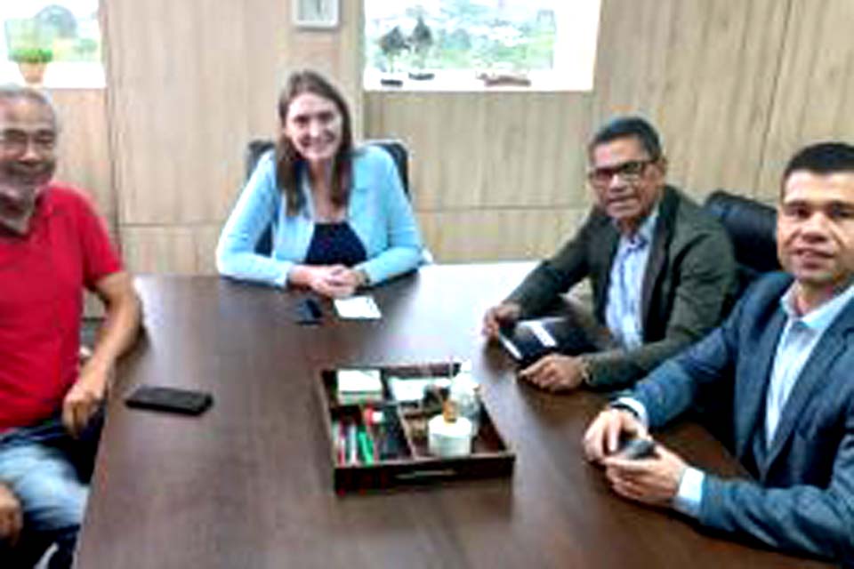 Presidente do SINDSEF-RO busca apoio da deputada Gislaine Lebrinha para resolver demandas dos filiados