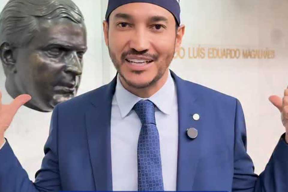 Deputado Fernando Máximo celebra aprovação de projeto que garante vagas preferenciais em creches para filhos de mães atípicas