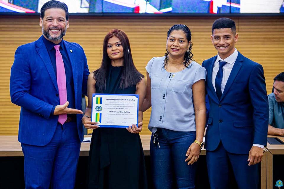 Deputado Delegado Camargo homenageia Associação Sorriso do Amanhã com Votos de Louvor 