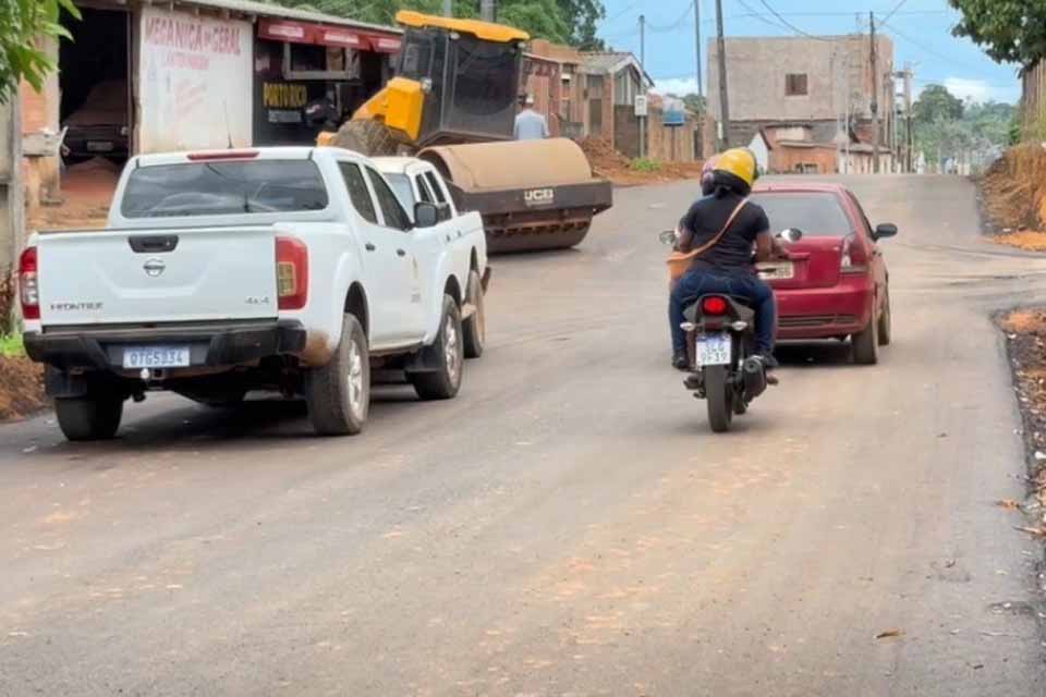 Asfaltamento da rua Eduardo Lima e Silva marca avanço das obras no bairro Cidade Nova, em Porto Velho