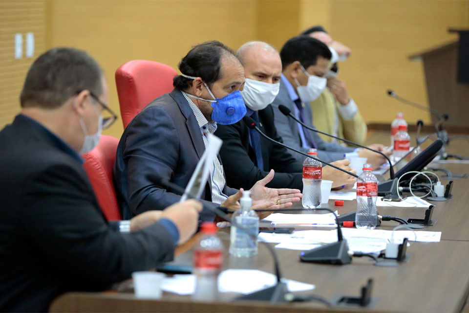 Assembleia ouve explicações sobre ações e compras realizadas pela Sesau durante pandemia