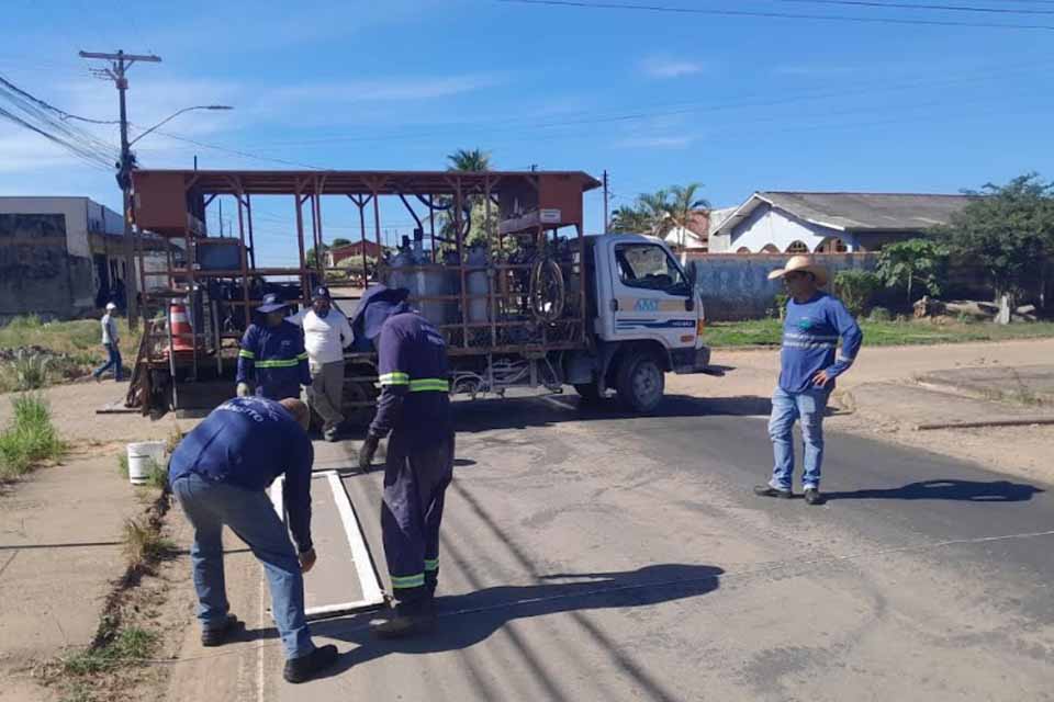 Autarquia Municipal de Trânsito revitaliza sinalização viária no bairro Santiago